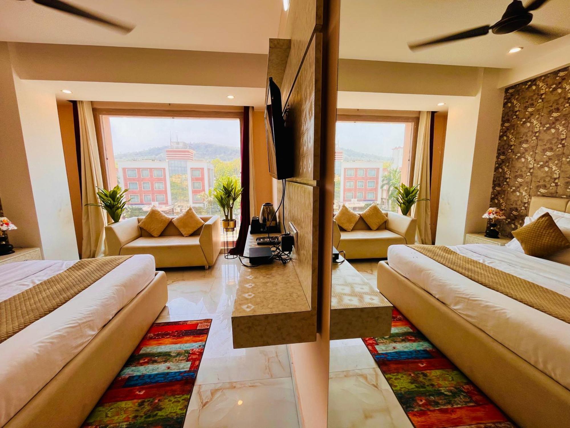 Hotel Golden Temple View By La Casa, Amritsar #Top Rated #Most Awarded #Swimming Pool #Prime Location #Luxury Rooms #Parking #Rooftop Cafe Exteriér fotografie